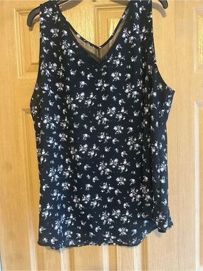 Maurices Black Floral V-Neck Sleeveless Camisole